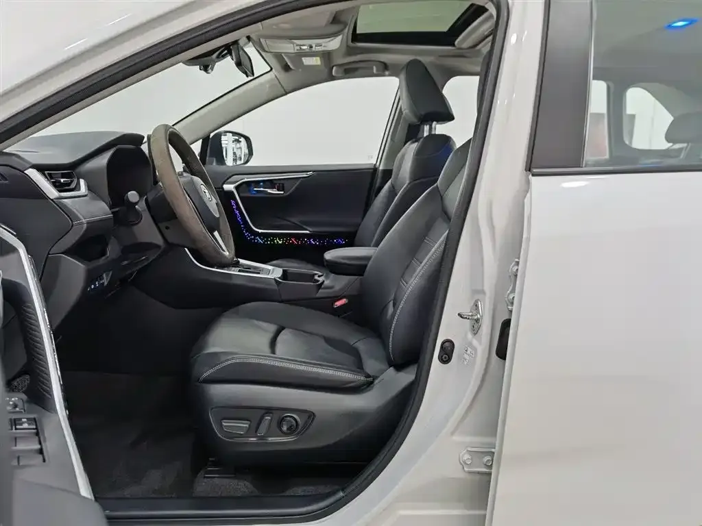 Toyota RAV4 2023 из CN, фото 9