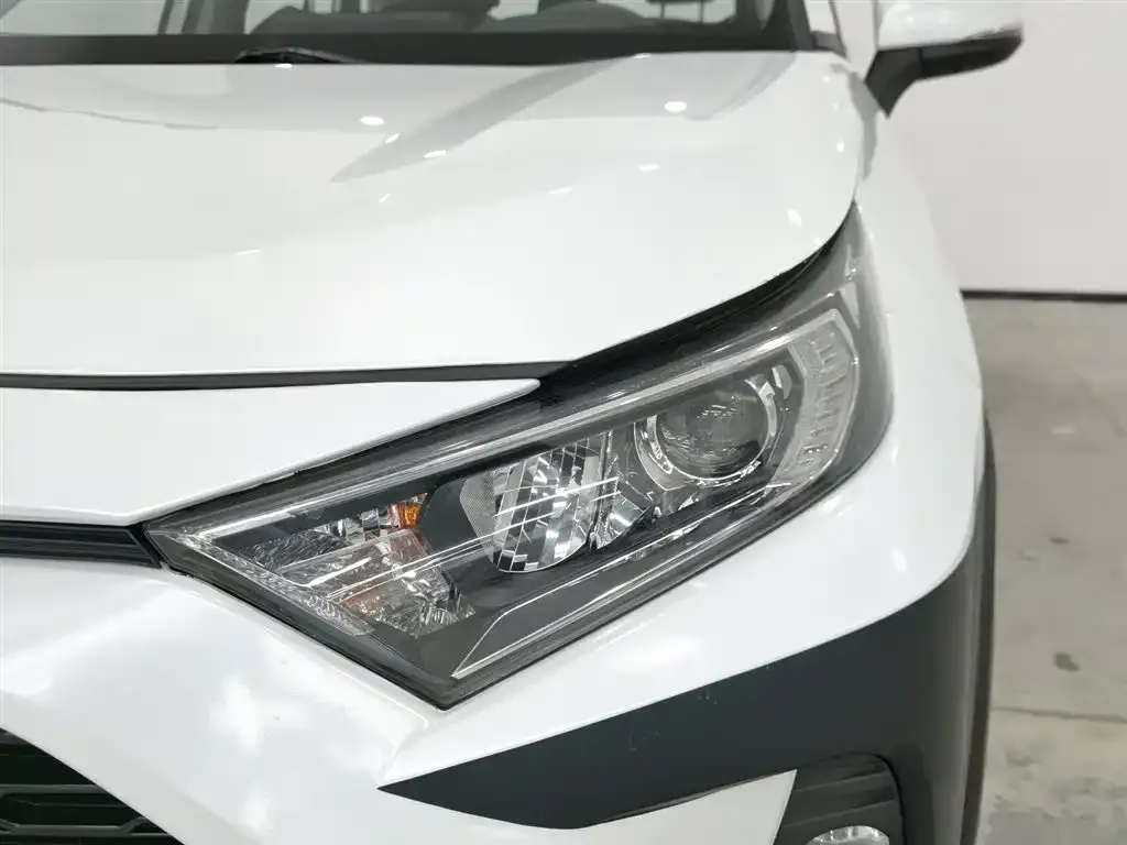 Toyota RAV4 2023 из CN, фото 2