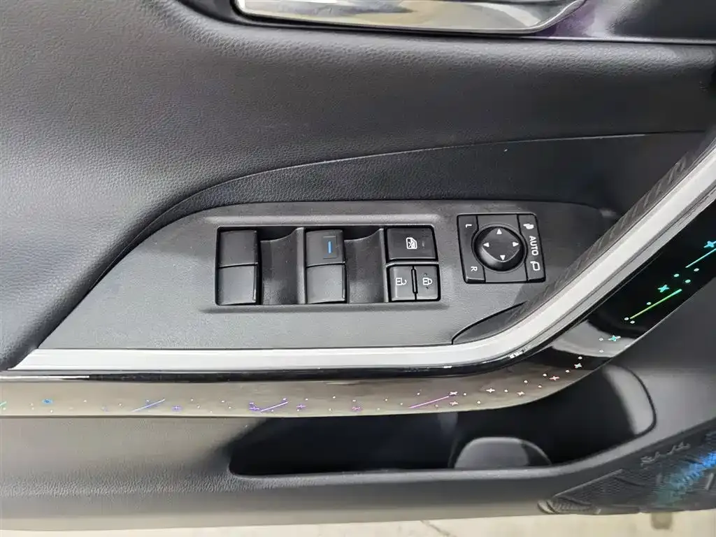 Toyota RAV4 2023 из CN, фото 10