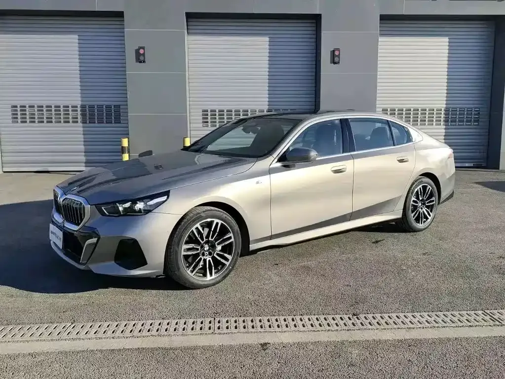 BMW 5 Series 2025 из CN, фото 1