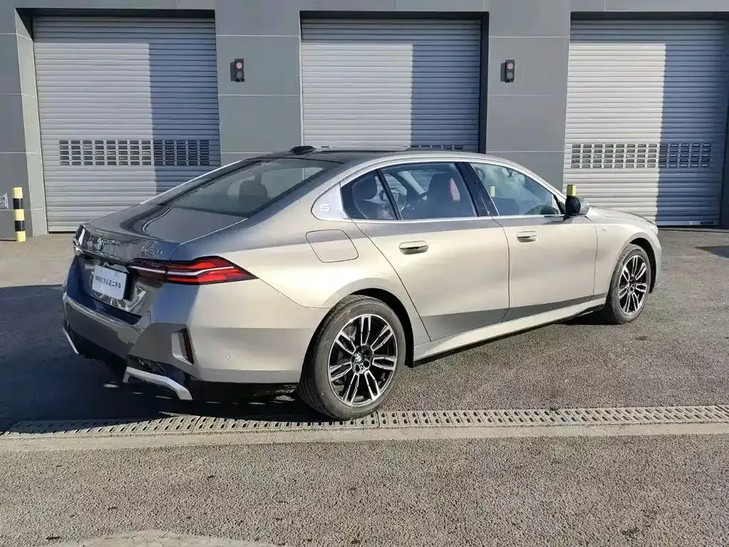 BMW 5 Series 2025 из CN, фото 10
