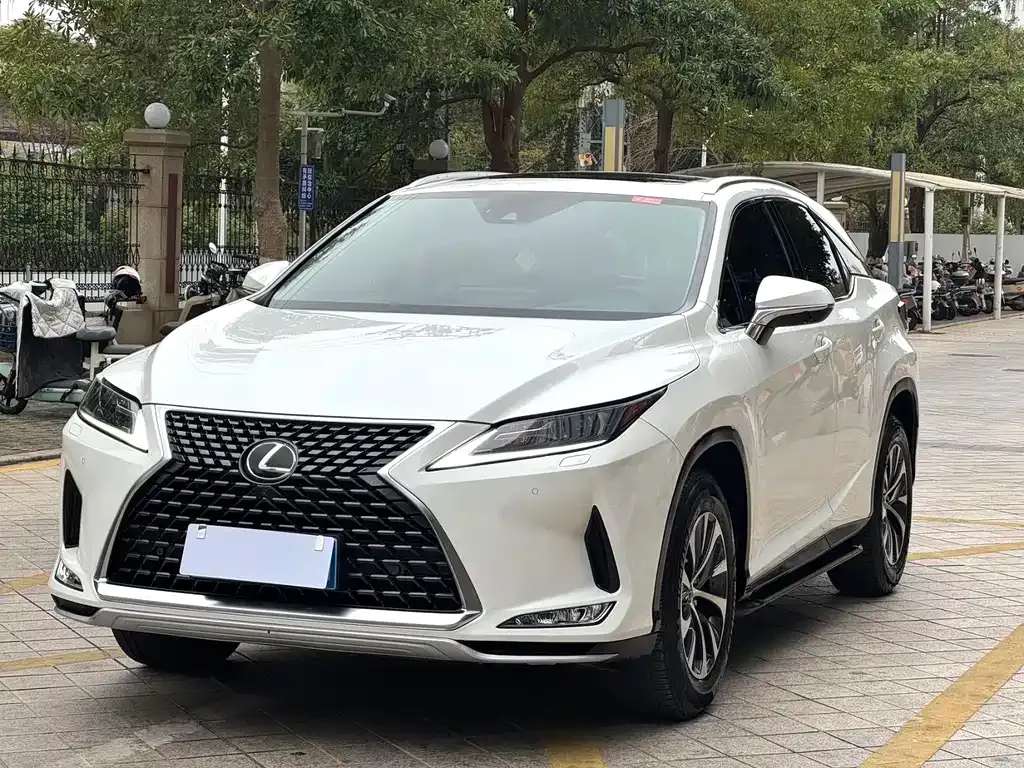 Lexus RX — фото 1