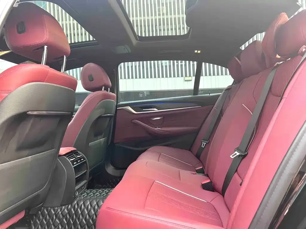 BMW 5 Series 2023 из CN, фото 3