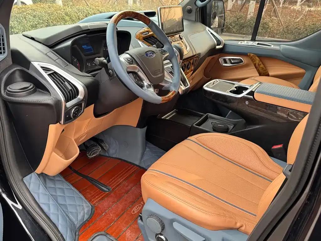 Ford Tourneo — фото 6