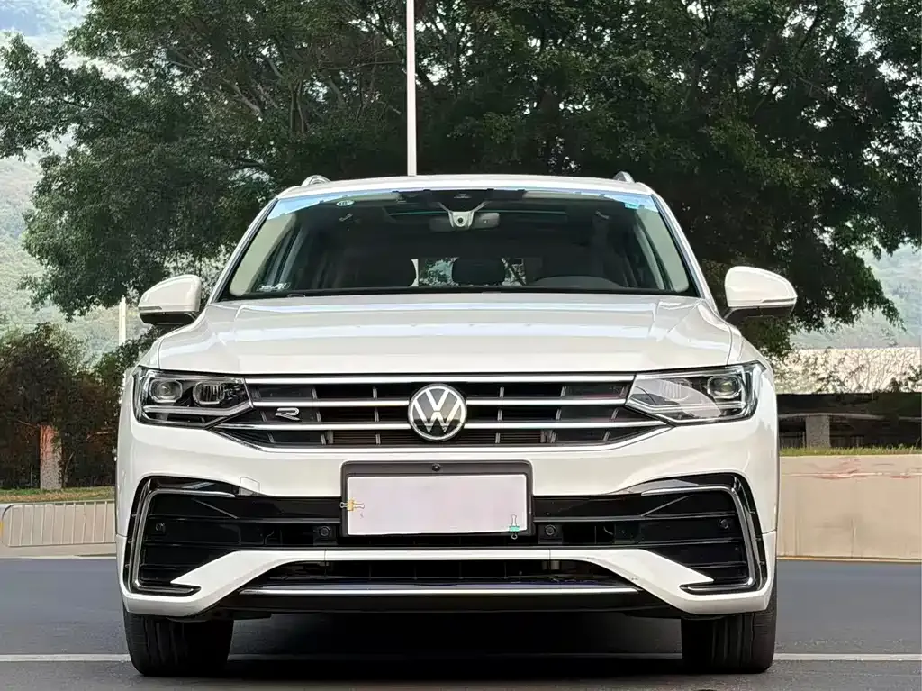 Volkswagen Tiguan L — фото 3