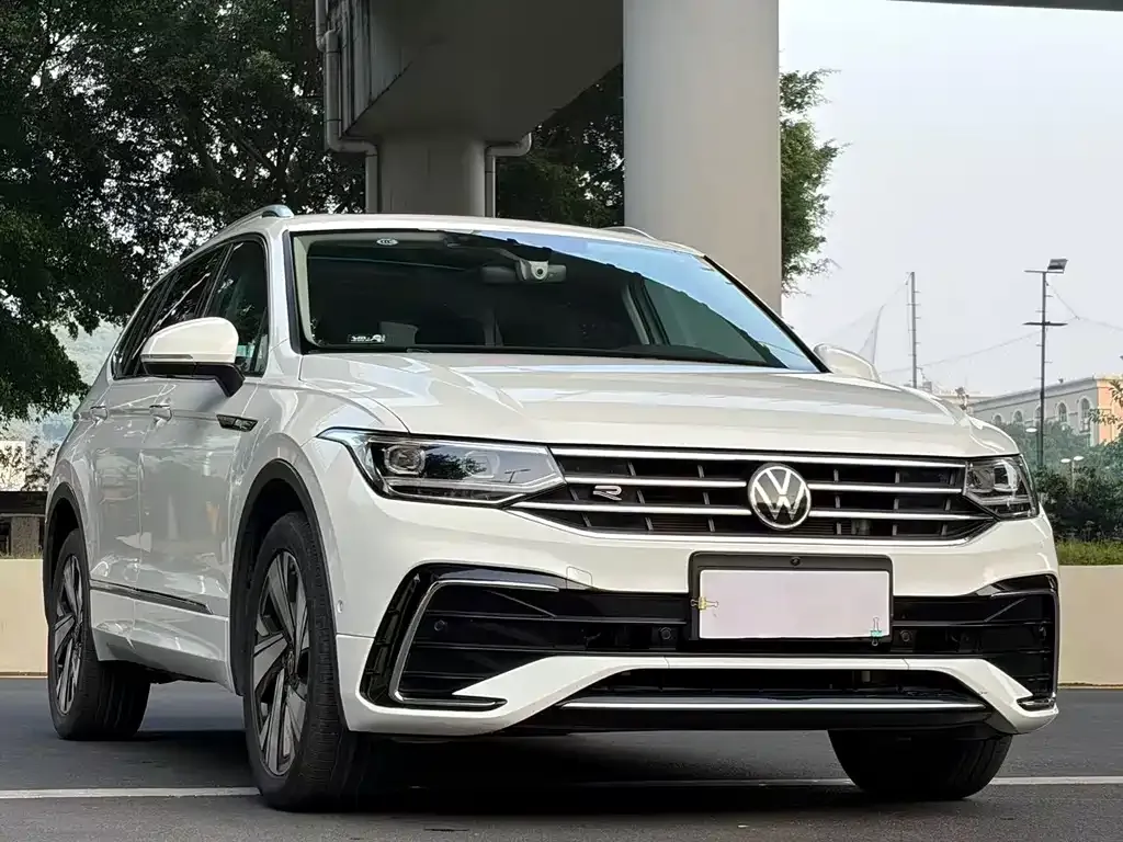 Volkswagen Tiguan L — фото 2