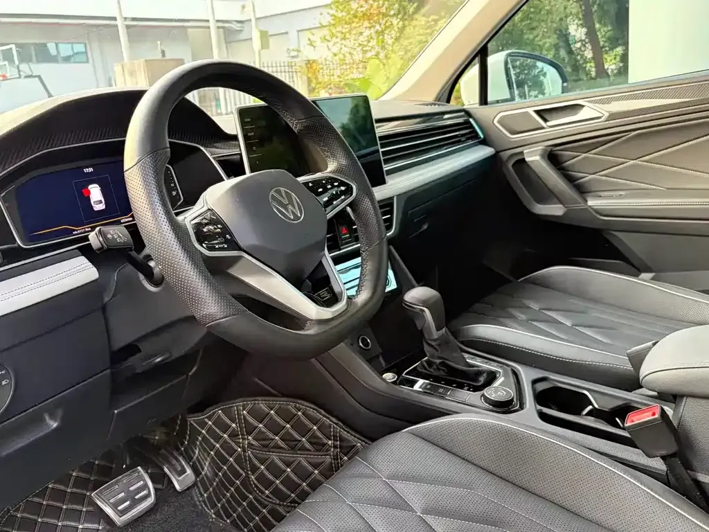 Volkswagen Tiguan L — фото 5