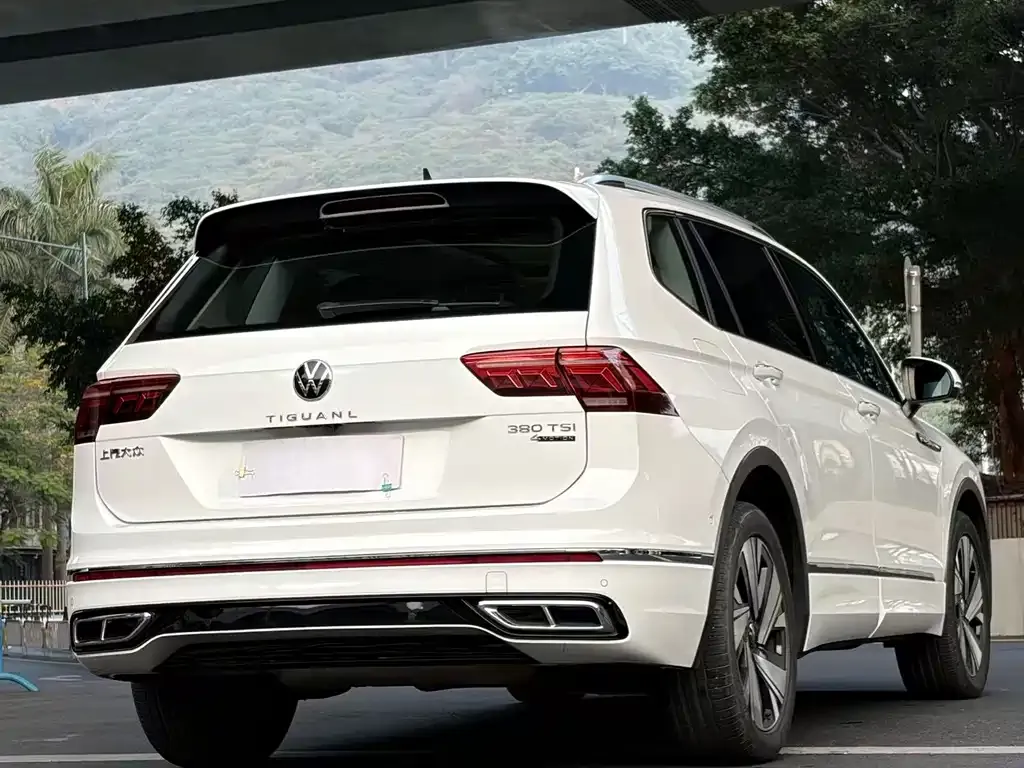 Volkswagen Tiguan L — фото 4