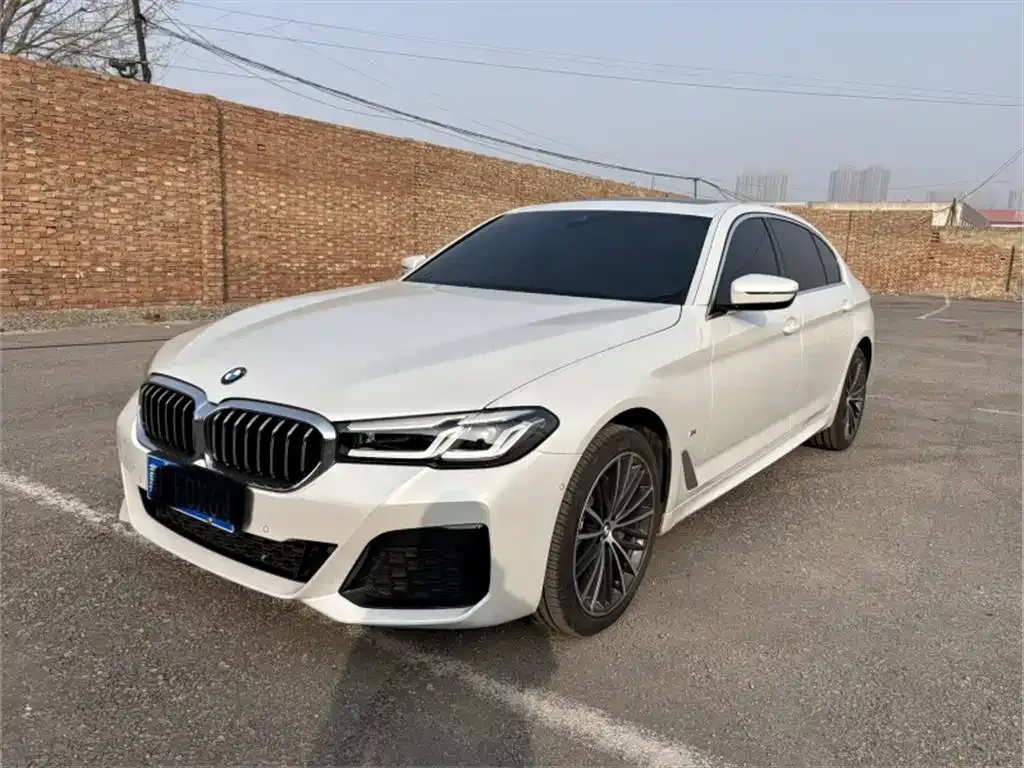 BMW 5 Series — фото 1