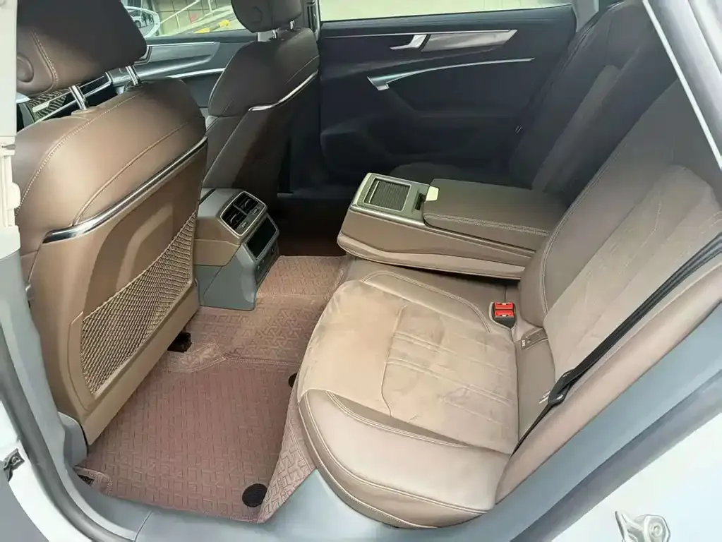 Audi A7L 2023 из CN, фото 8