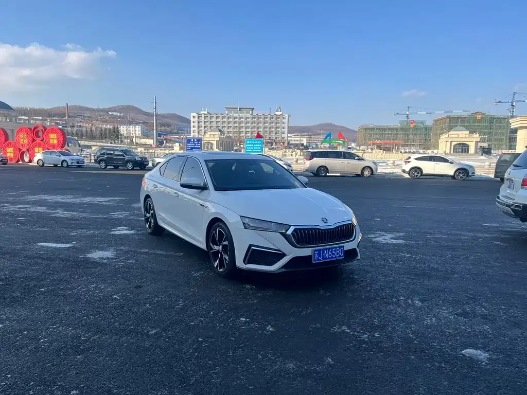 Skoda Octavia — фото 2