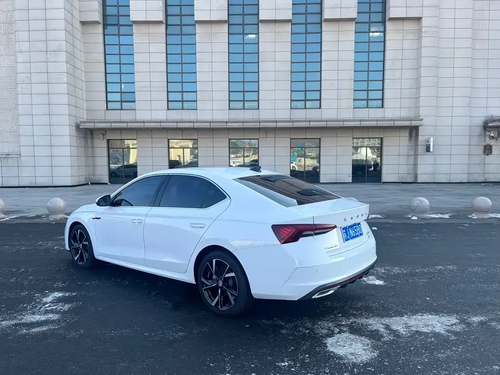 Skoda Octavia — фото 5