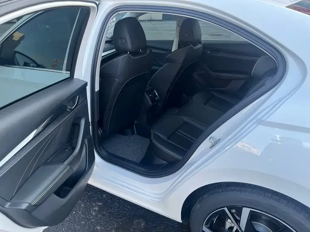 Skoda Octavia — фото 10
