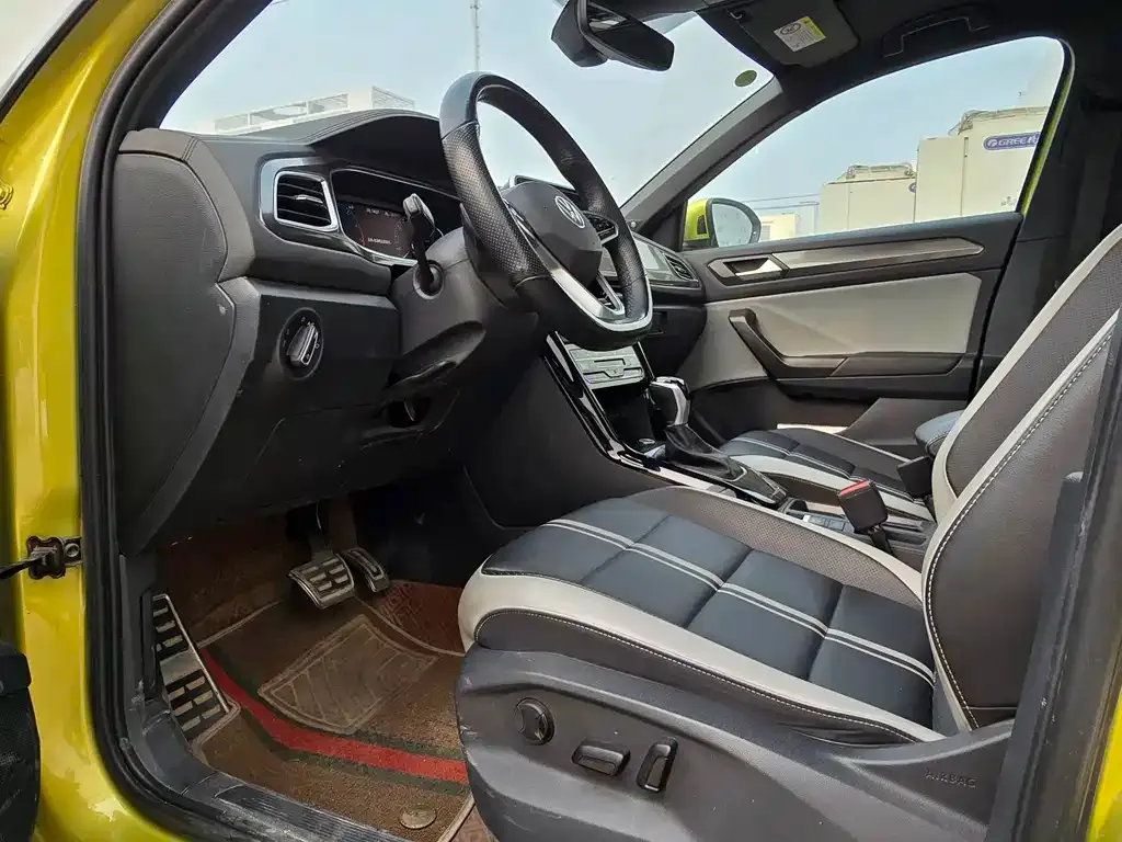 Volkswagen T-Roc 2023 из CN, фото 2