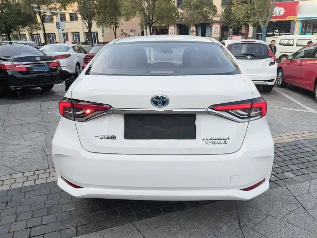 Toyota Corolla — фото 3
