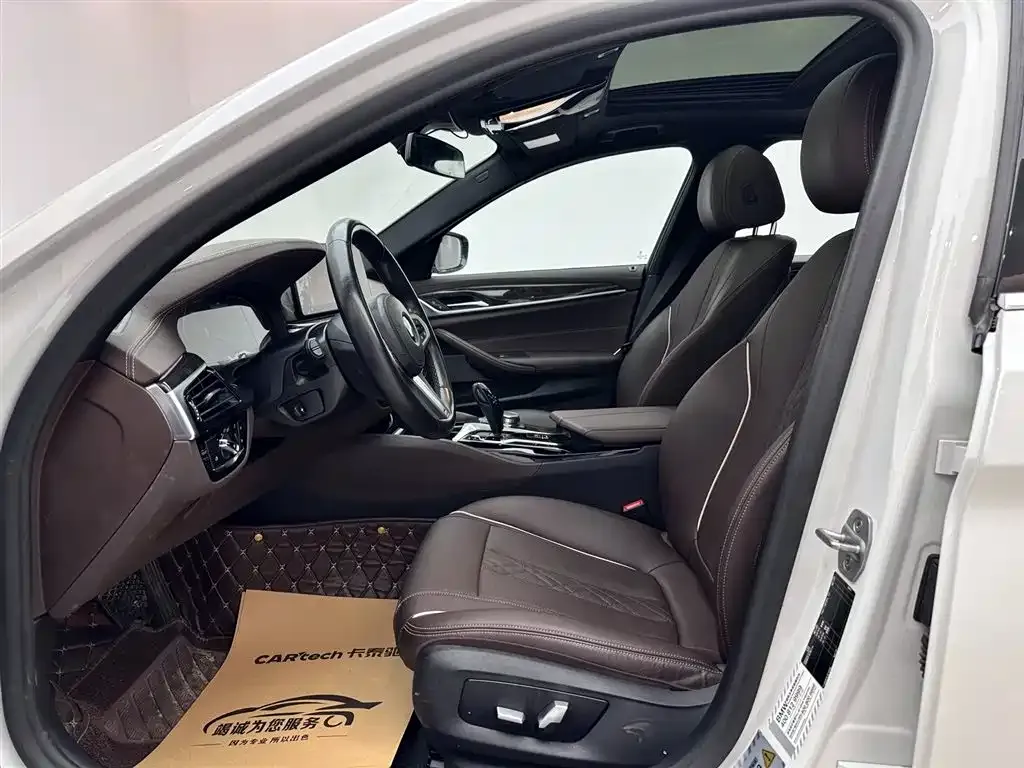 BMW 5 Series 2021 из CN, фото 10