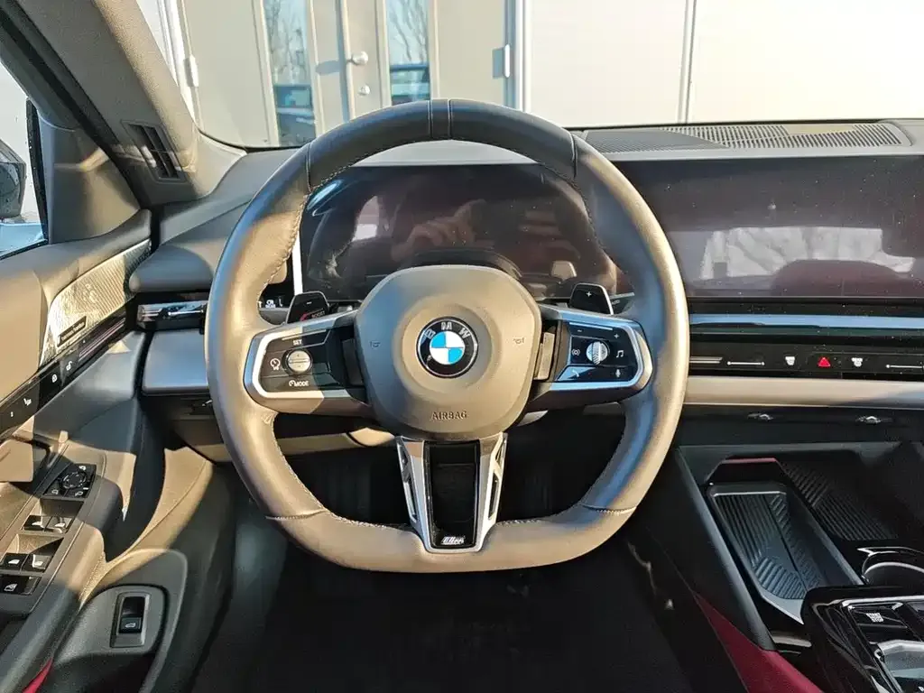 BMW 5 Series 2025 из CN, фото 7
