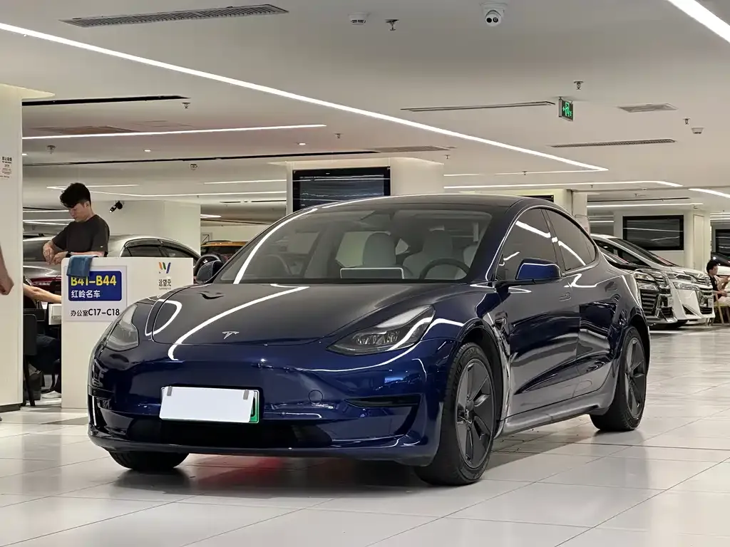 Tesla Model 3 — фото 1