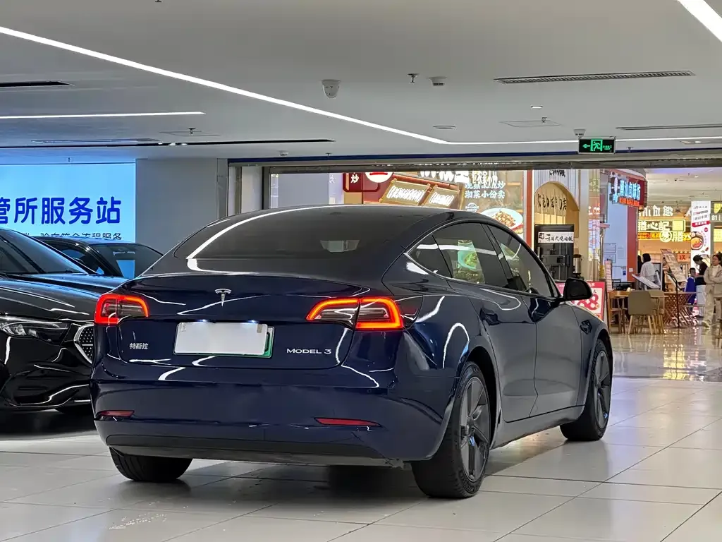 Tesla Model 3 — фото 9