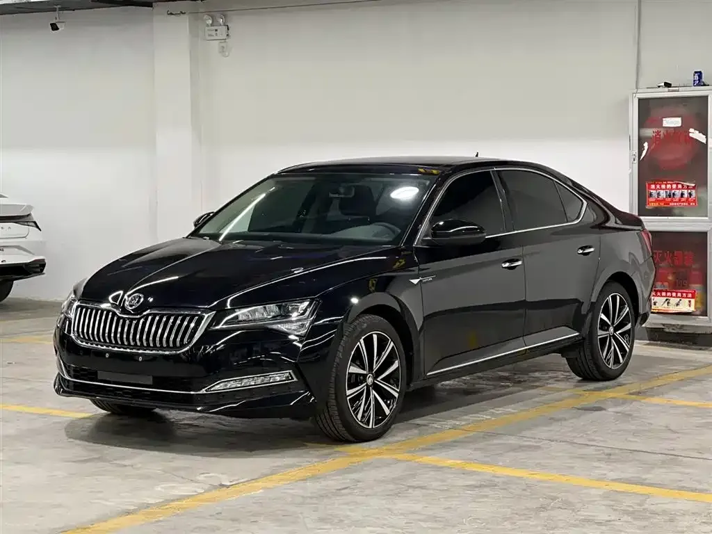 Skoda Superb — фото 1