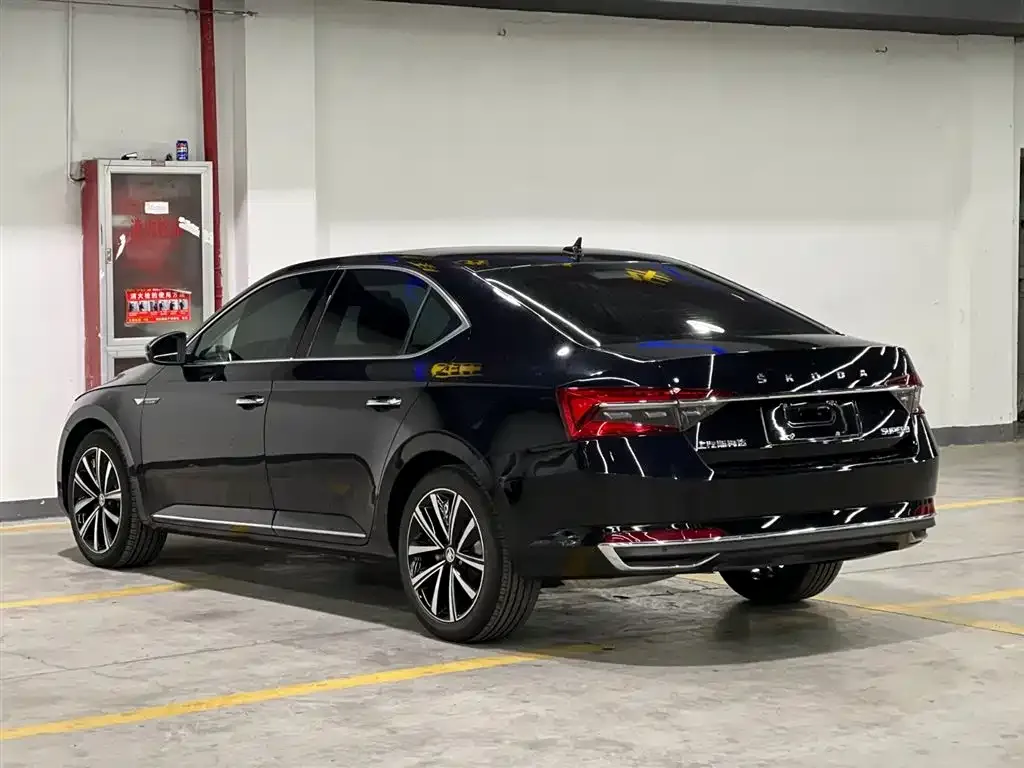 Skoda Superb — фото 7