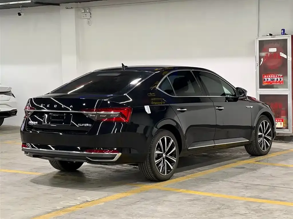 Skoda Superb — фото 8