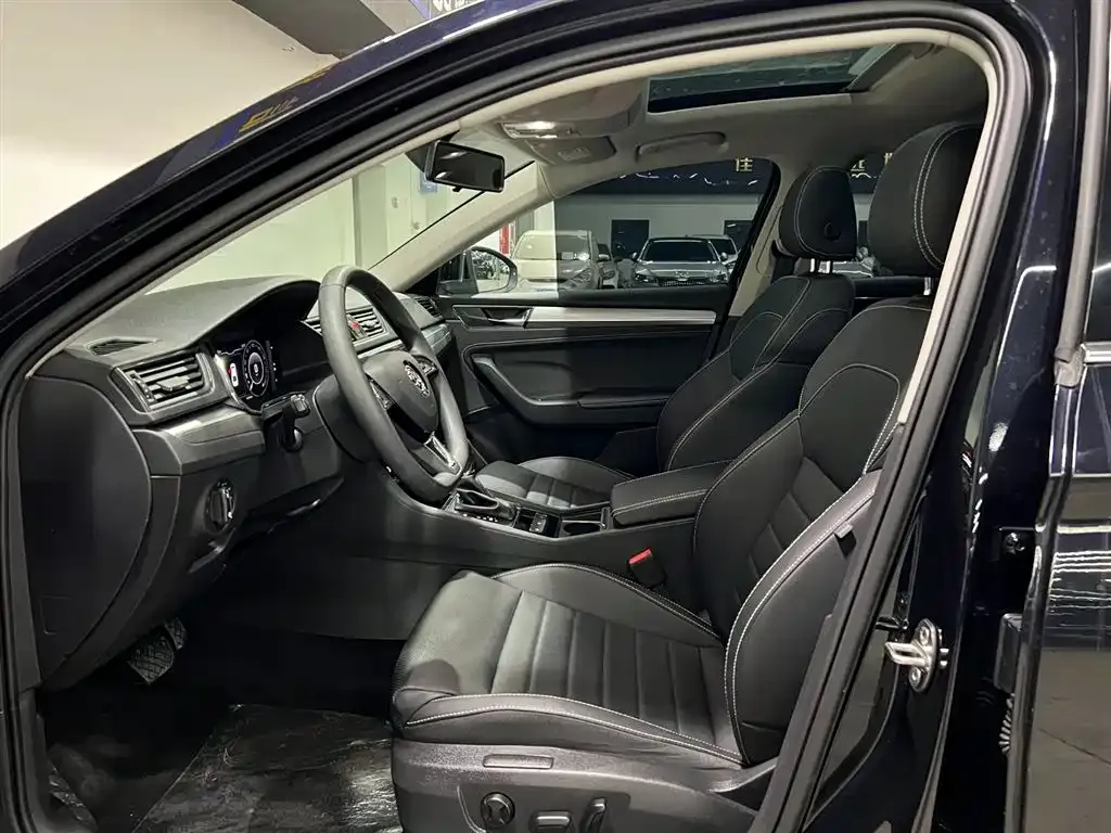Skoda Superb — фото 10