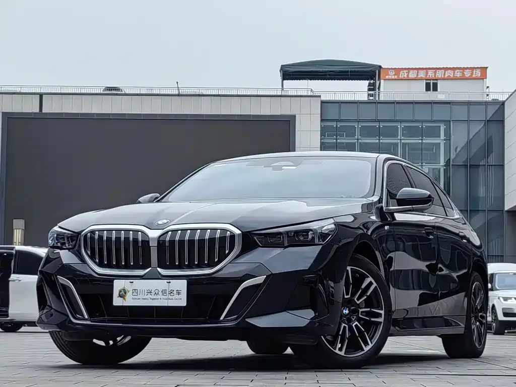 BMW 5 Series — фото 1