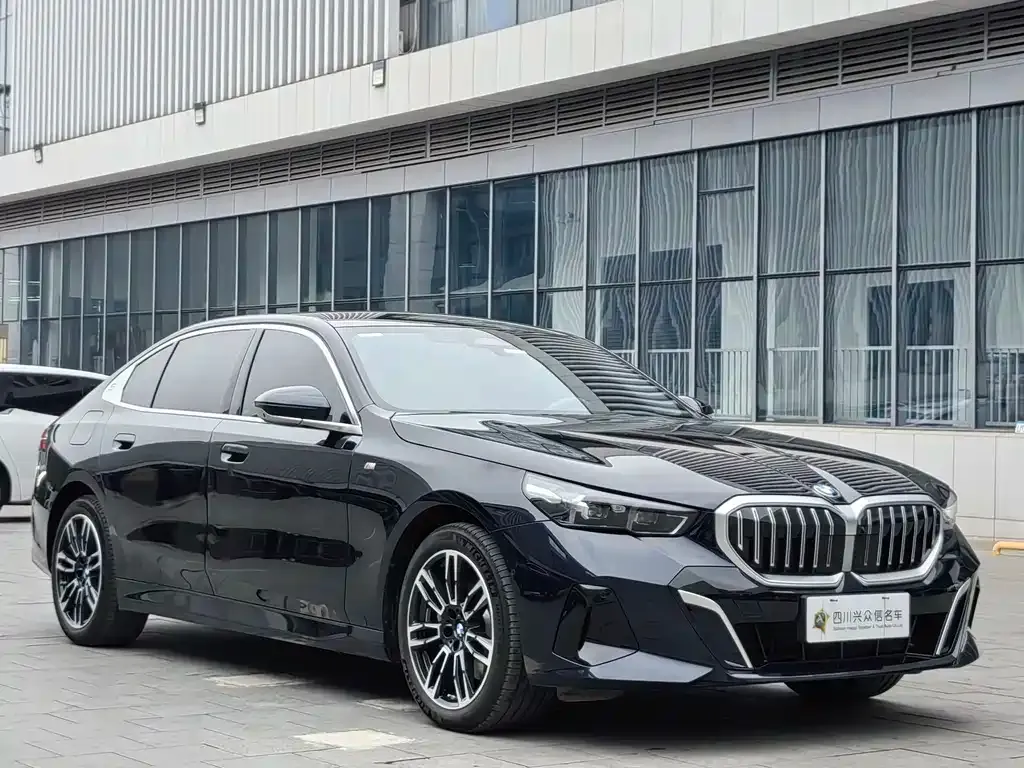 BMW 5 Series — фото 4