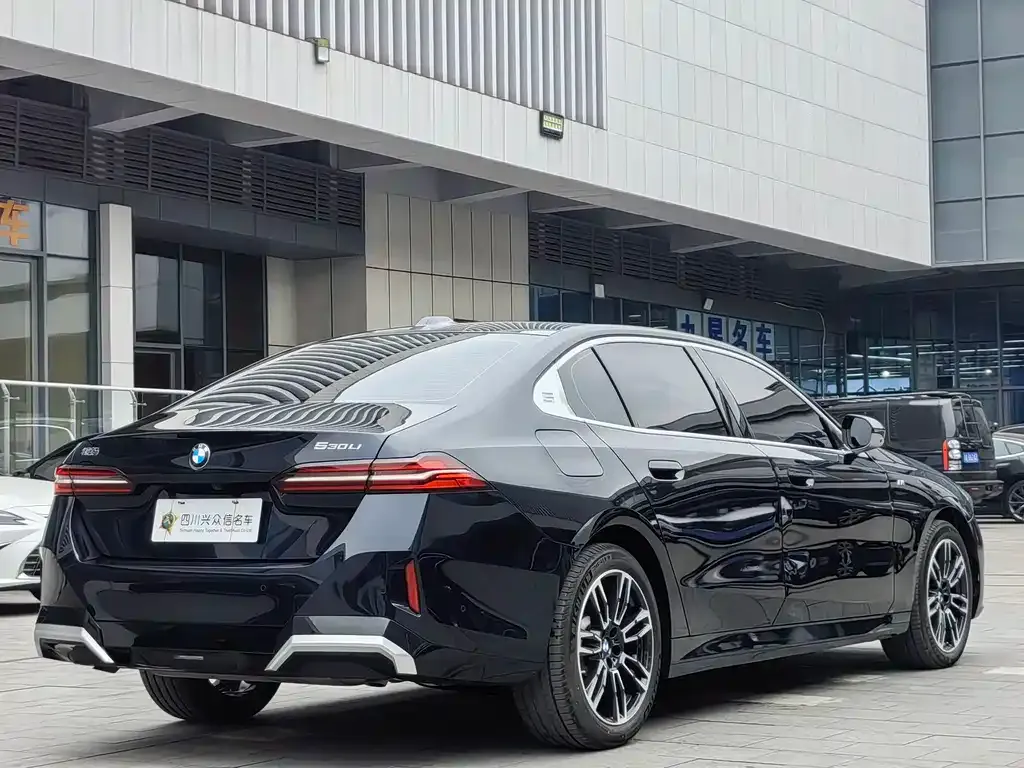 BMW 5 Series — фото 5