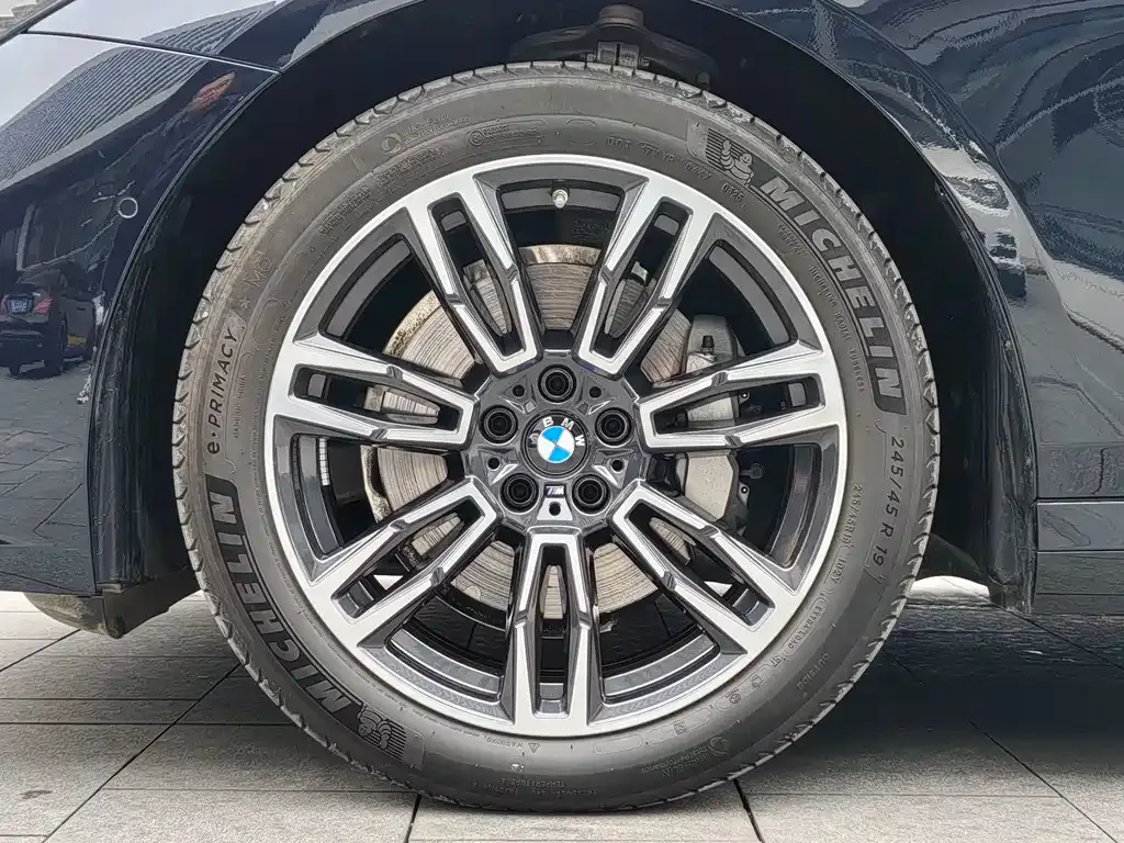 BMW 5 Series — фото 6