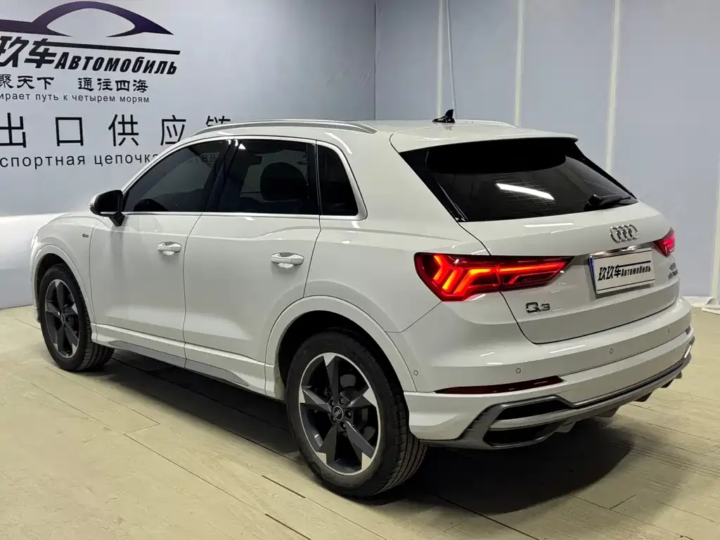 Audi Q3 — фото 10