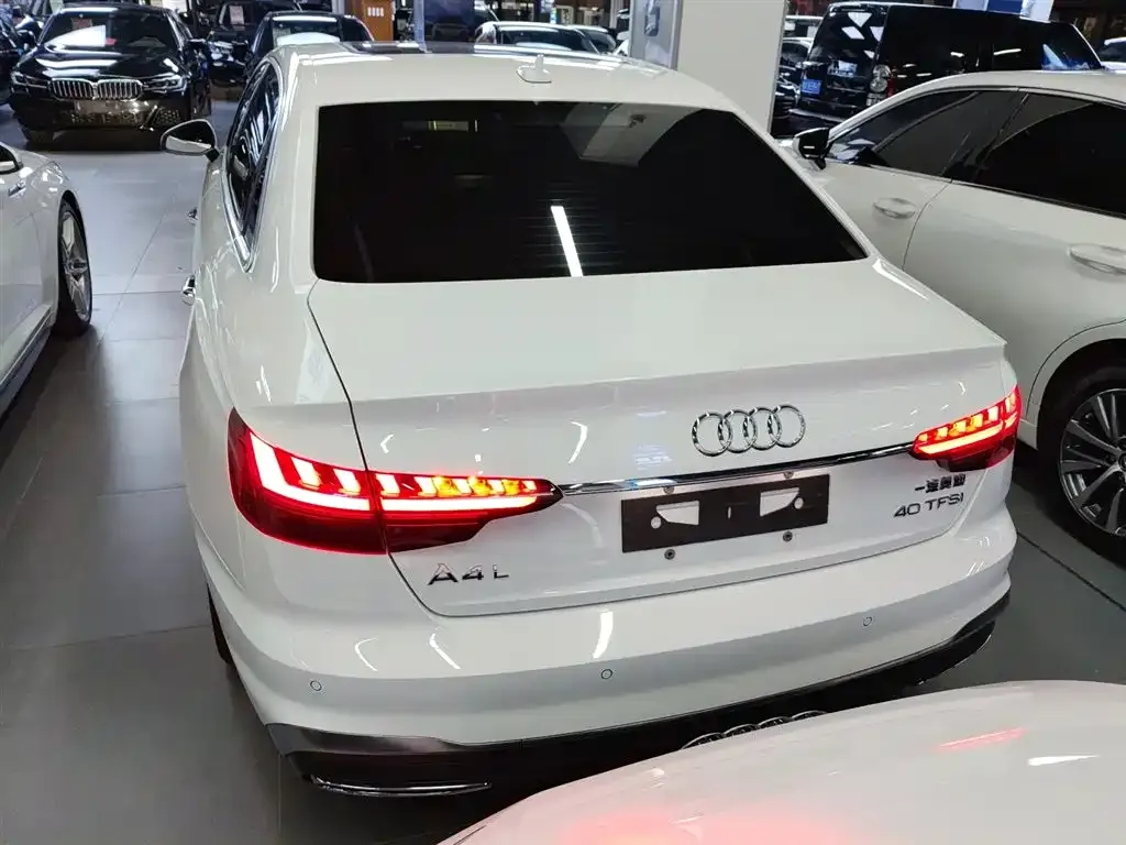 Audi A4L 2021 из CN, фото 10