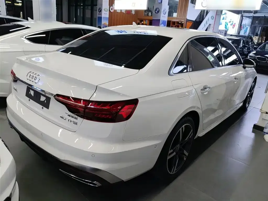 Audi A4L 2021 из CN, фото 2