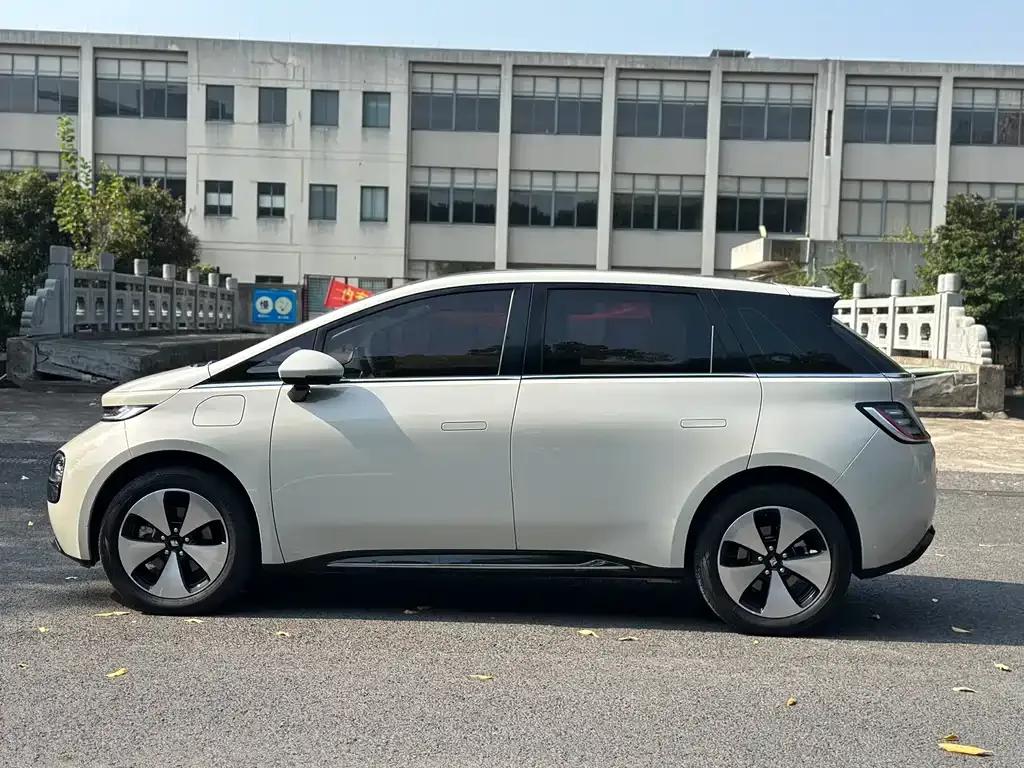Baojun Yunduo — фото 9