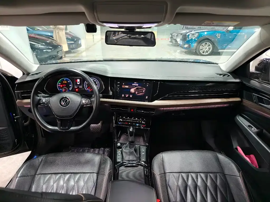 Volkswagen Passat New Energy — фото 5