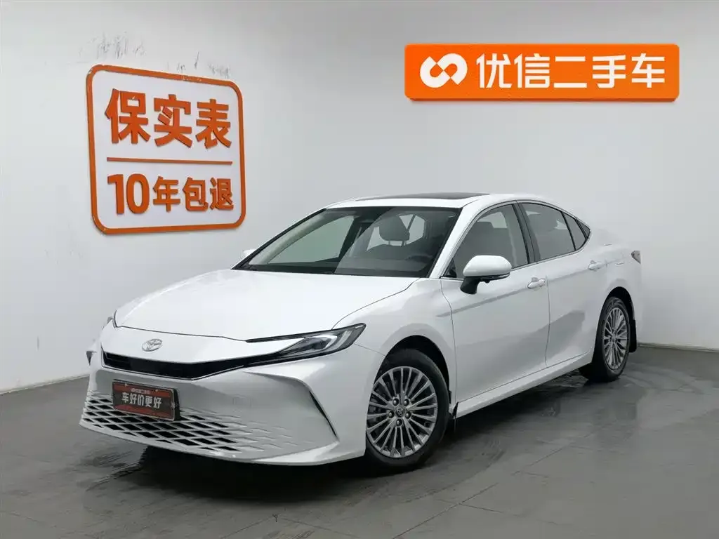 Toyota Camry — фото 1