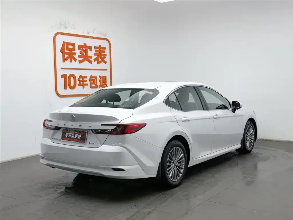 Toyota Camry — фото 3
