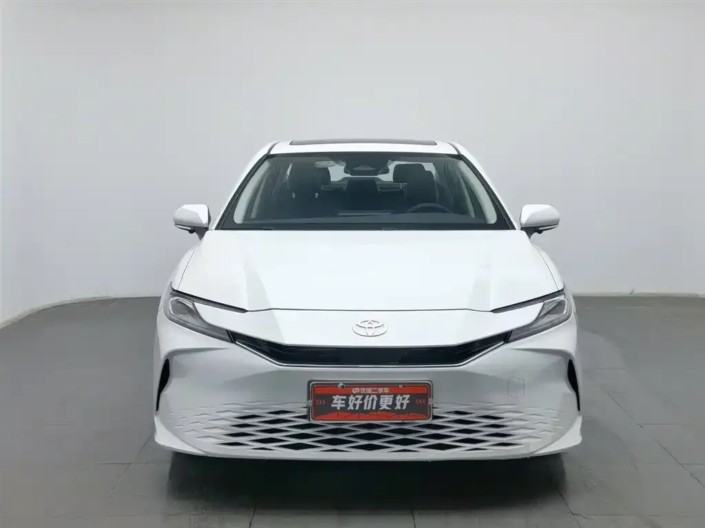 Toyota Camry — фото 9