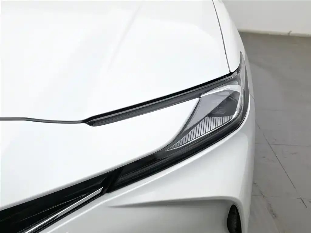 Toyota Camry — фото 4