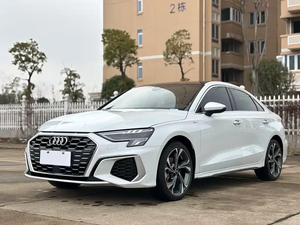 Audi A3 — фото 1