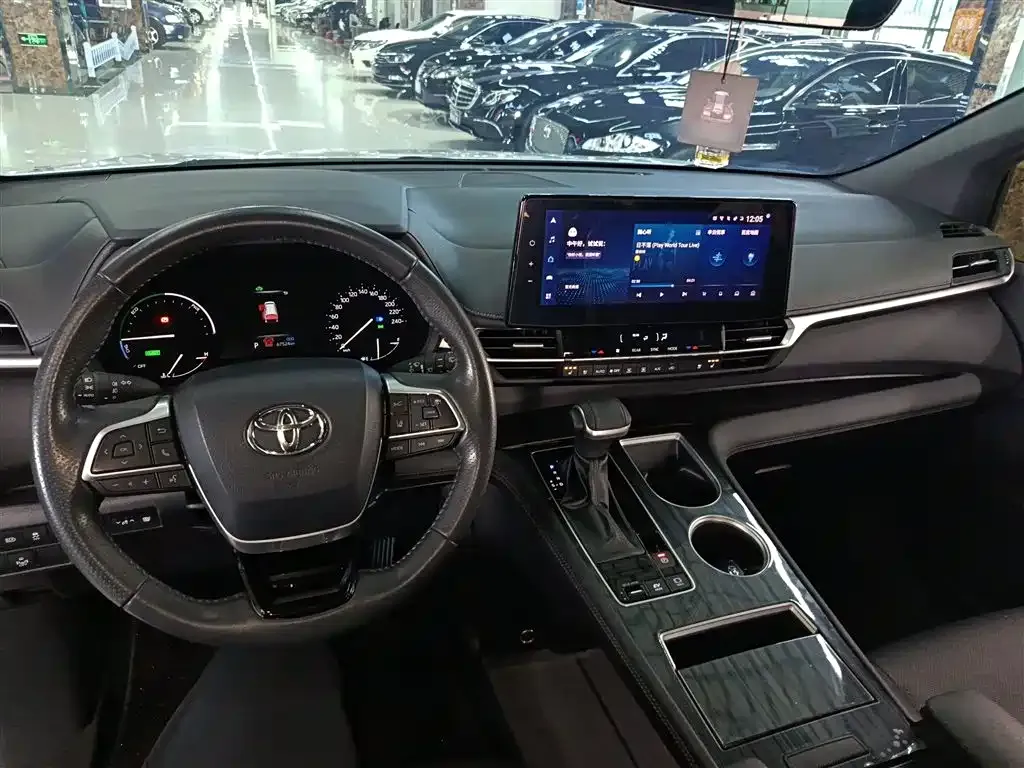 Toyota Sienna — фото 9