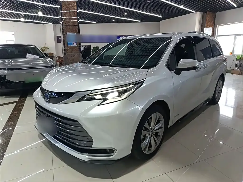 Toyota Sienna — фото 6