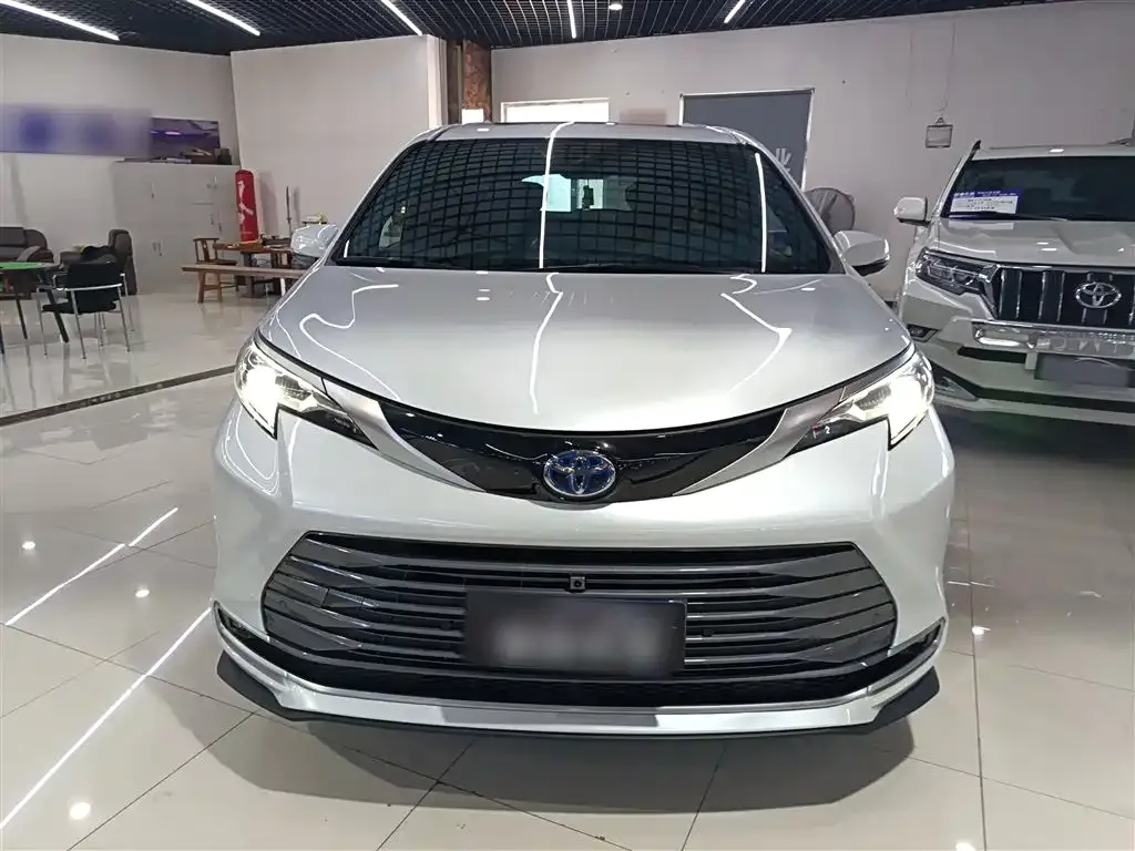Toyota Sienna — фото 7