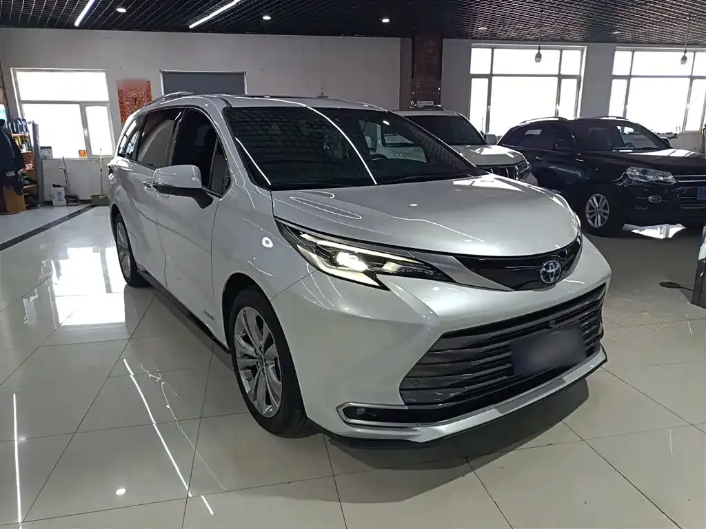 Toyota Sienna — фото 2