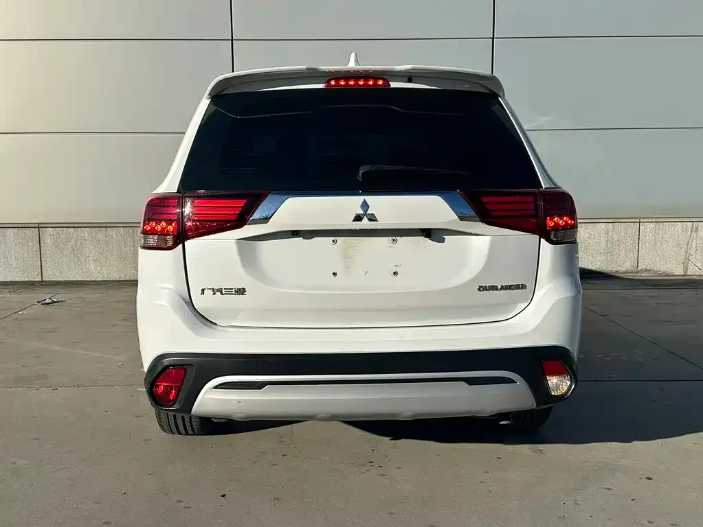 Mitsubishi Outlander — фото 7