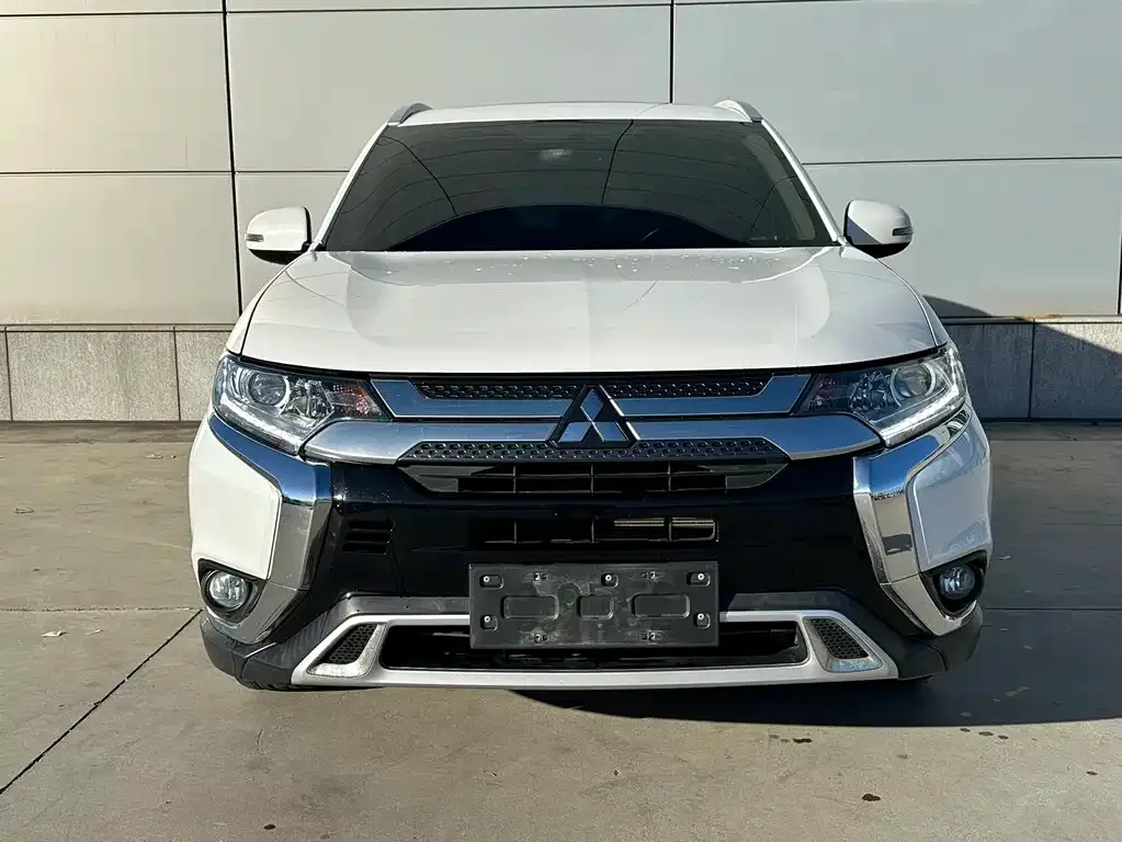 Mitsubishi Outlander — фото 3
