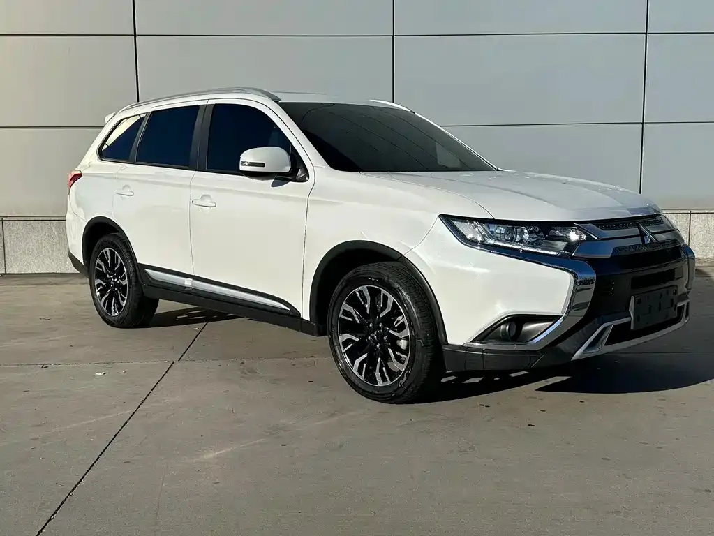 Mitsubishi Outlander — фото 9