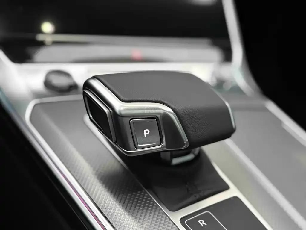 Audi A6L 2024 из CN, фото 2