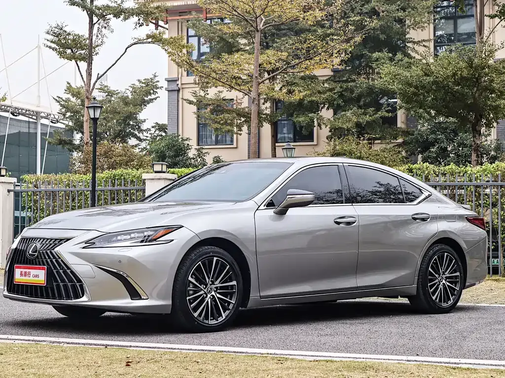 Lexus ES — фото 1